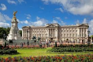 Police barred from searching Queen's estates for looted artefacts